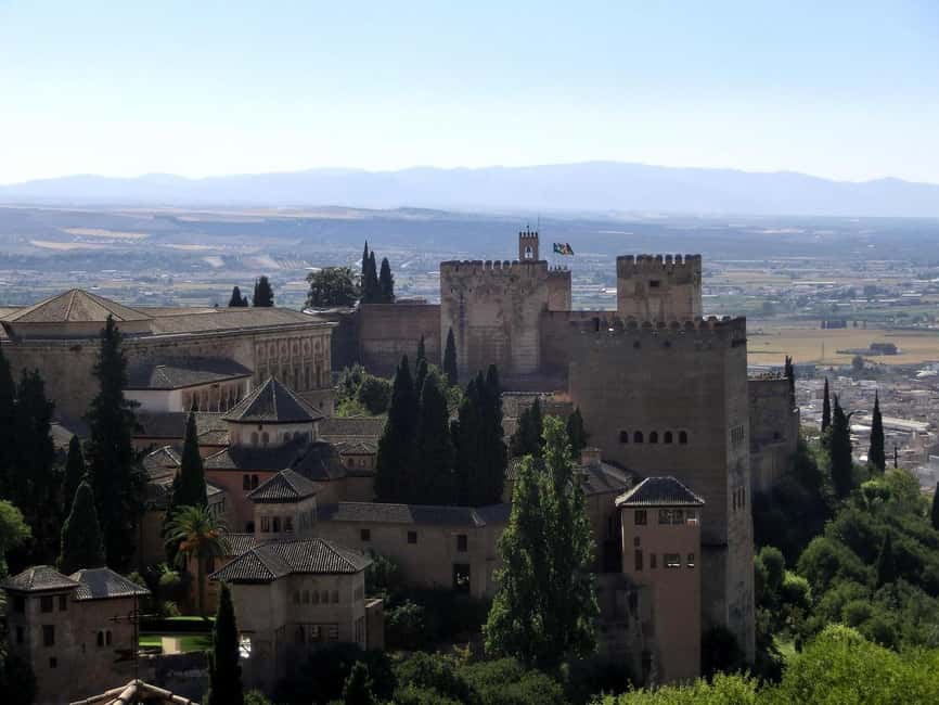 Alhambra: tour without Nasrid Palaces with official tour guide and tickets - Is $47 a fair price?