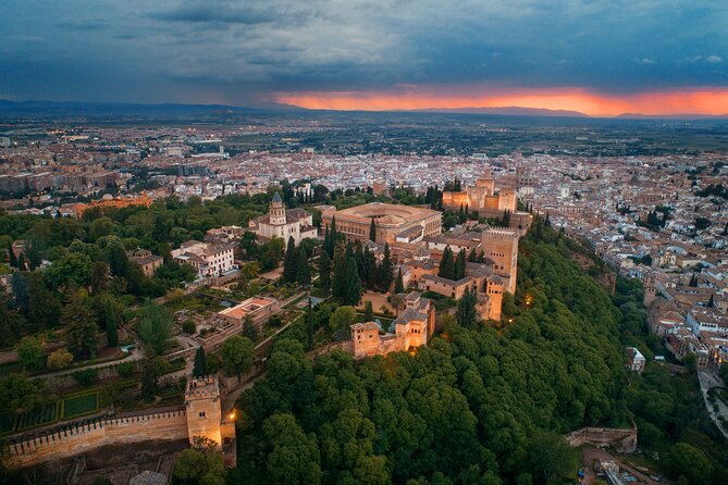 Alhambra with Nazaries Palaces Private Tour - Timing, weather, and what to bring