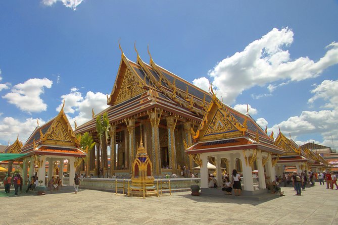 Amazing Bangkok Tour with Grand Palace, Wat Phra Kaew & Wat Arun - Crossing the Chao Phraya to Wat Arun