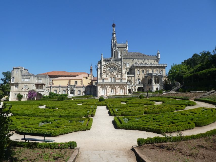 An adventure through the Forest and Palace of Bussaco - Coim - What the private format changes