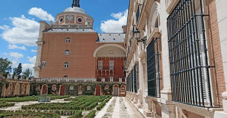 Aranjuez: Royal Palace Guided Tour - Meeting at Café de Damas