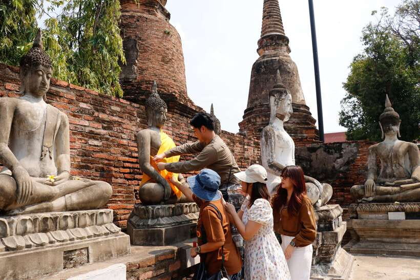 Ayutthaya One Day: Famous Temples & Bang Pa-In Palace Tour - Central Ayutthaya and the lunch pause