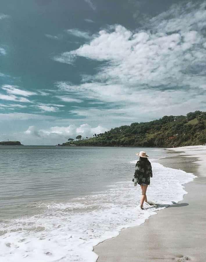Bali:Heaven Gate, TirtaGangga Palace, and Beach Escape Tour - Guide service, transport, and the human side