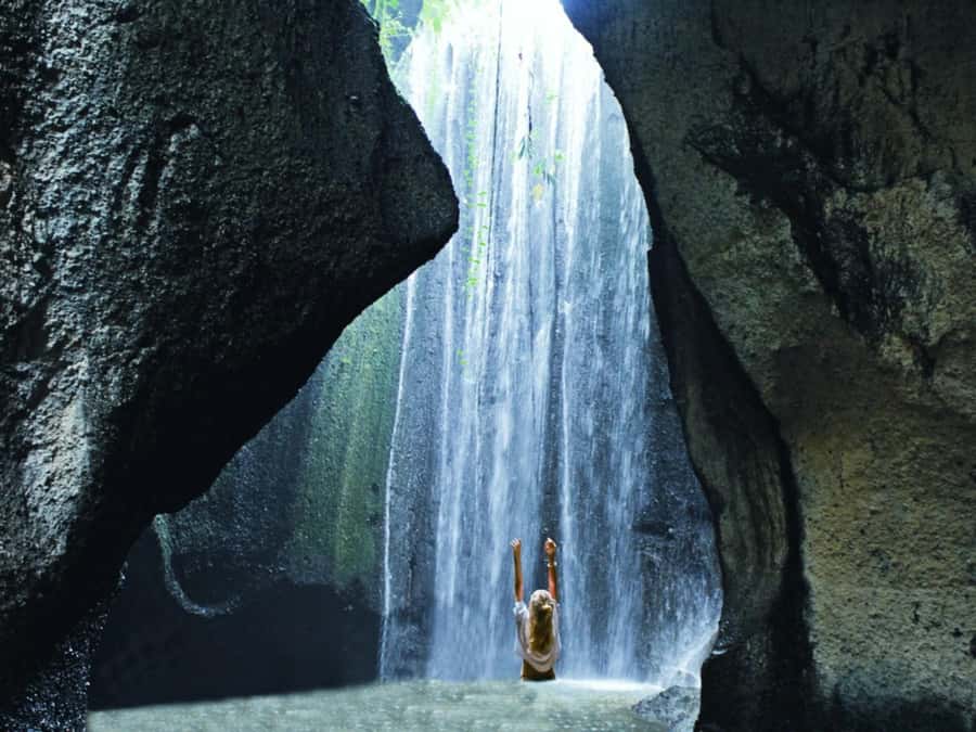 Bali: Lempuyang Temple, Water Palace, and Waterfall Tour. - What the guide and transport add