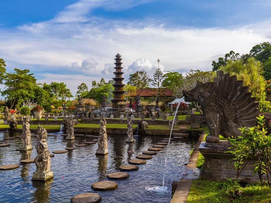 Bali: Lempuyang Temple, Water Palace, and Waterfall Tour. - Who should book this tour