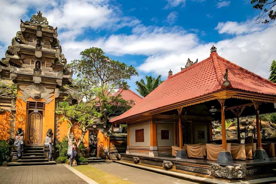 Bali: Safari Zoo and Ubud Palace and Market Day Tour - Should you book it?