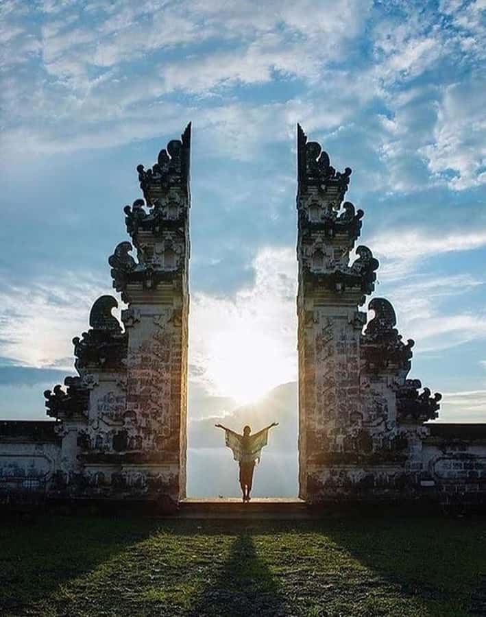Bali: Trip to Tirta Gangga Palace and Tukad Cepung Waterfall - The guide makes or breaks the day