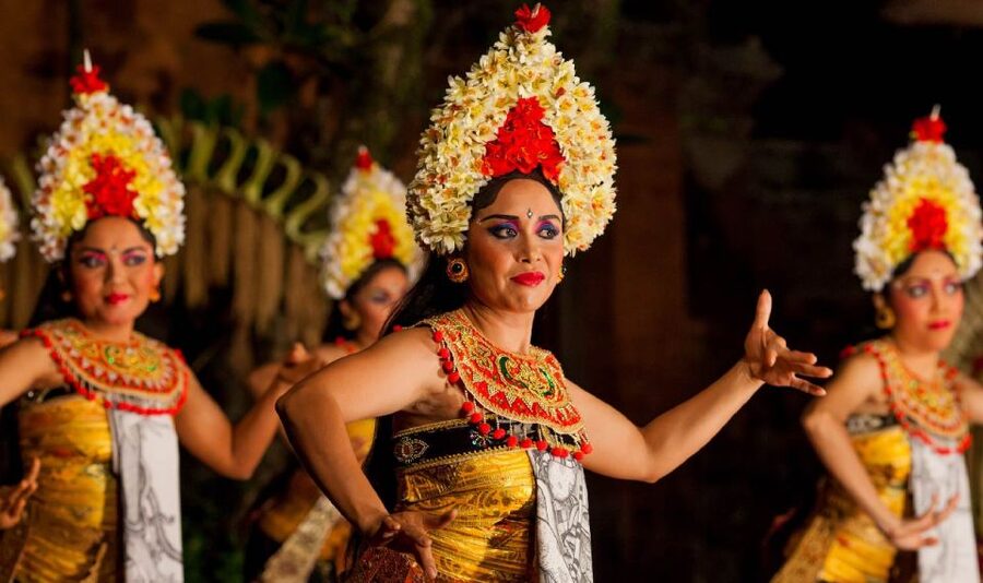 Bali: Ubud Palace Legong Dance Show Ticket - Why arriving an hour early is worth it