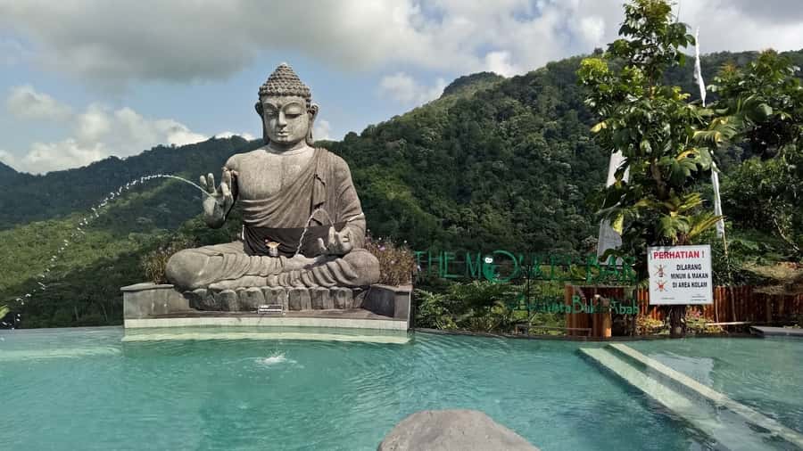 Bali: Ujung Water Palace, Candidasa and Sidemen Village Tour - Along the coast, from palace grounds to salt pans