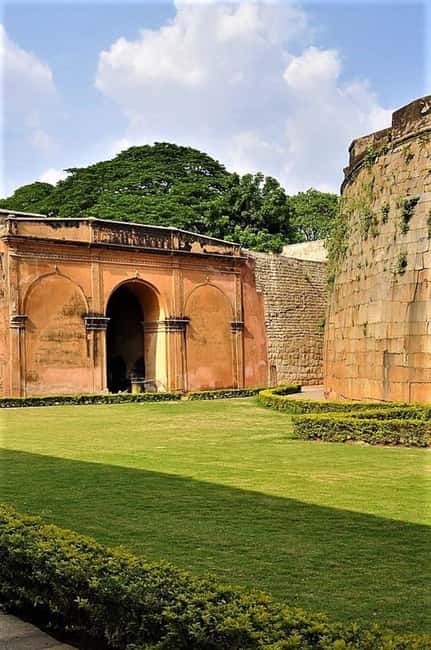 Bangalore City Tour: Lalbagh, Tipu Palace & Bull Temple - Lalbagh Botanical Garden and its glasshouse