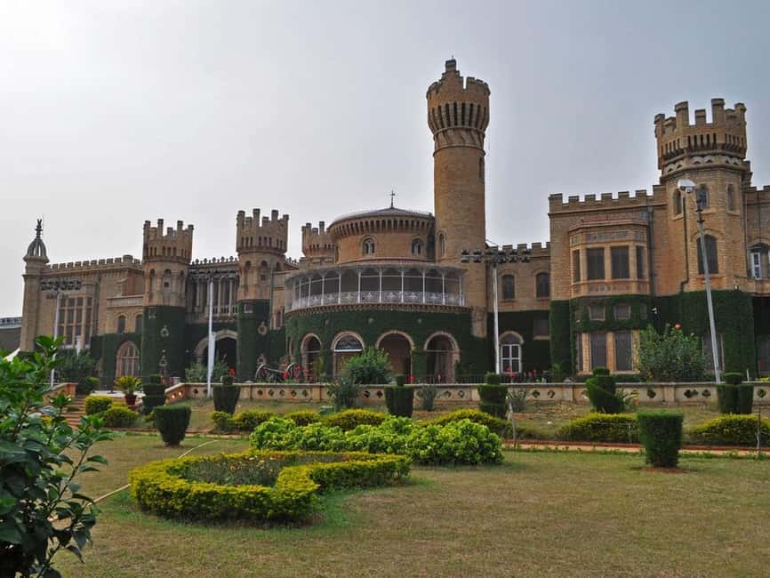 Bangalore City Tour: Lalbagh, Tipu Palace & Bull Temple - KR Market, where the city gets loud and practical
