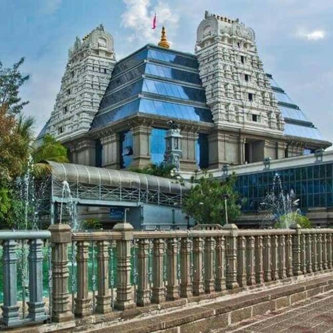 Bangalore City Tour: Lalbagh, Tipu Palace & Bull Temple - Starting at the Bull Temple with a giant Nandi