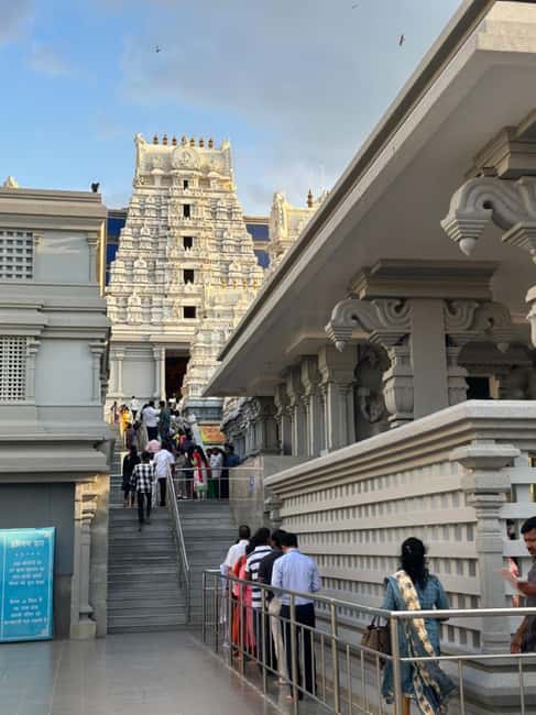 Bangalore City Tour: Walking, Palace & Temples - KR Market, street food, and the question of authenticity