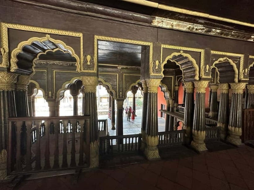 Bangalore: Palace, Temples, Fort & Markets Walking Tour - Bangalore Fort and the layers of old Bangalore