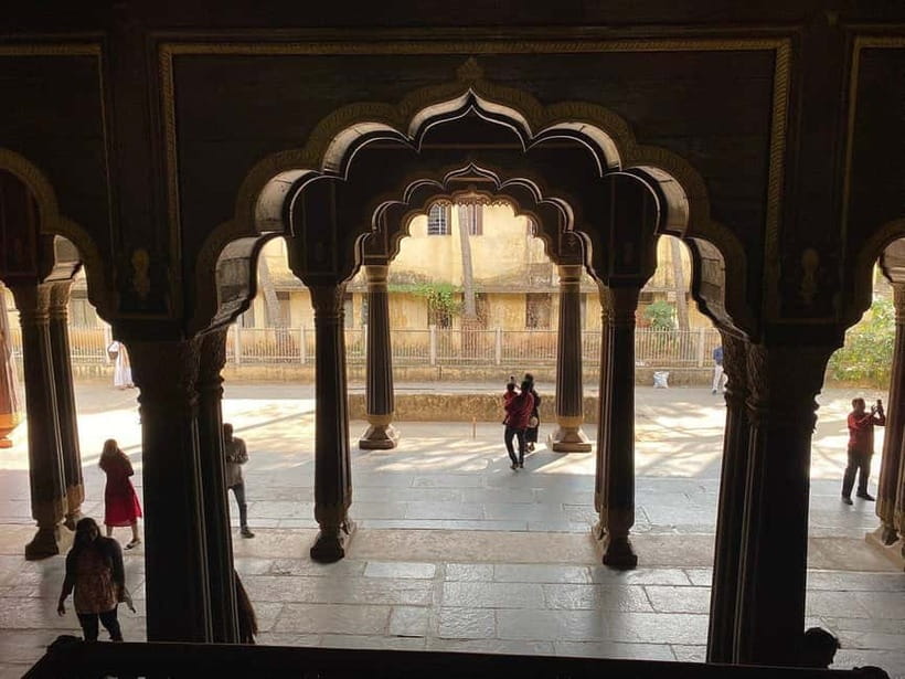 Bangalore: Palace, Temples, Fort & Markets Walking Tour - Practical details that affect your decision