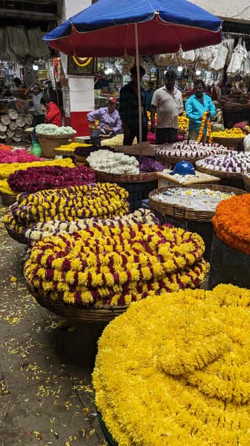 Bangalore Walking Tour KR Flower Market,Fort,Tippu palace - Walking to Bangalore Fort in about 20 minutes