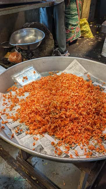 Bangalore Walking Tour KR Flower Market,Fort,Tippu palace - What the $31 price gets you