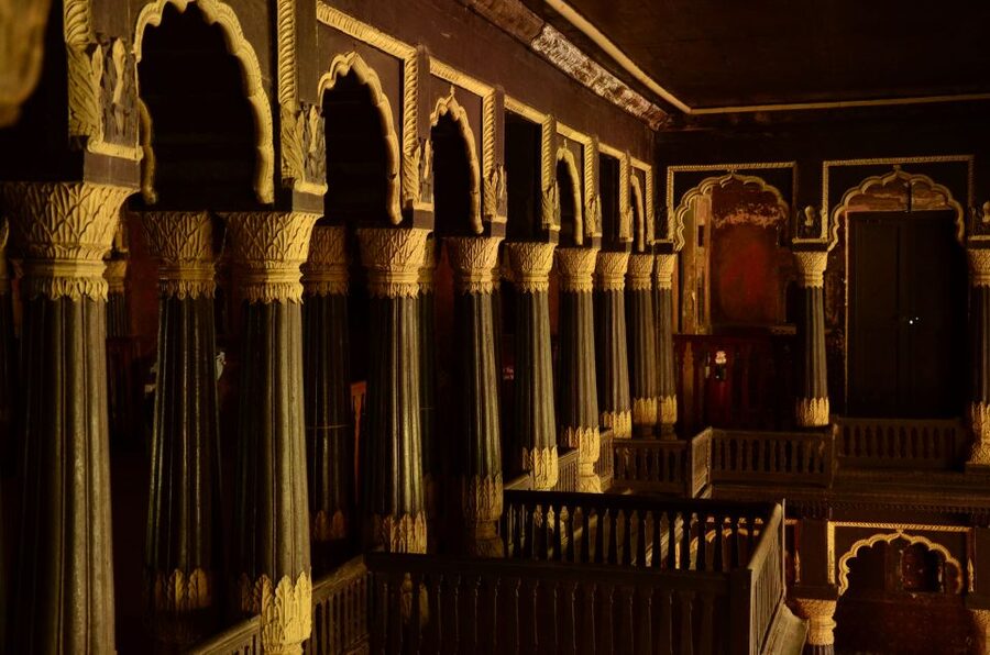 Bangalore: Walking Tour of Fort, Palaces, and Market - KR Market and the Flower Sellers
