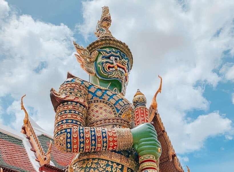Bangkok: 2 Hours Grand Palace & Wat Pho Private Tour - Wat Pho and the Reclining Buddha