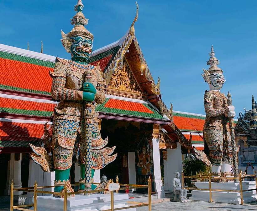 Bangkok: 2 Hours Grand Palace & Wat Pho Private Tour - Tha Tian Pier and the Wat Arun view
