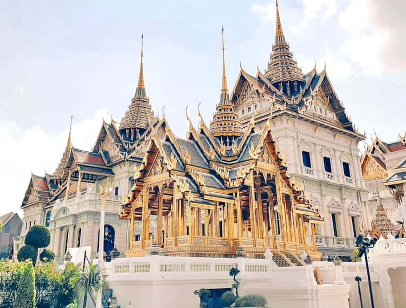 Bangkok: 2 Hours Grand Palace & Wat Pho Private Tour - What the private guide adds