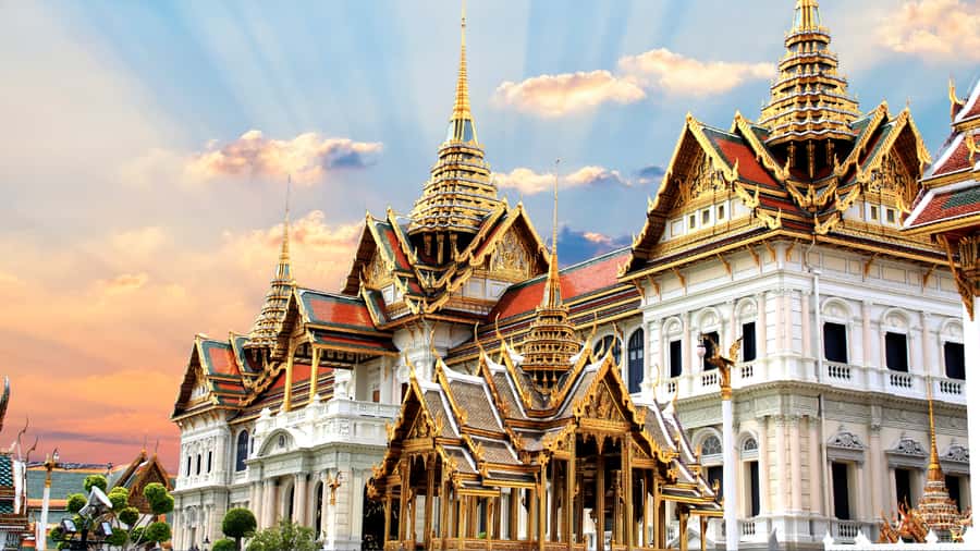 Bangkok: City Highlights Private Tour with Palace & Temples - Timing, walking, and comfort
