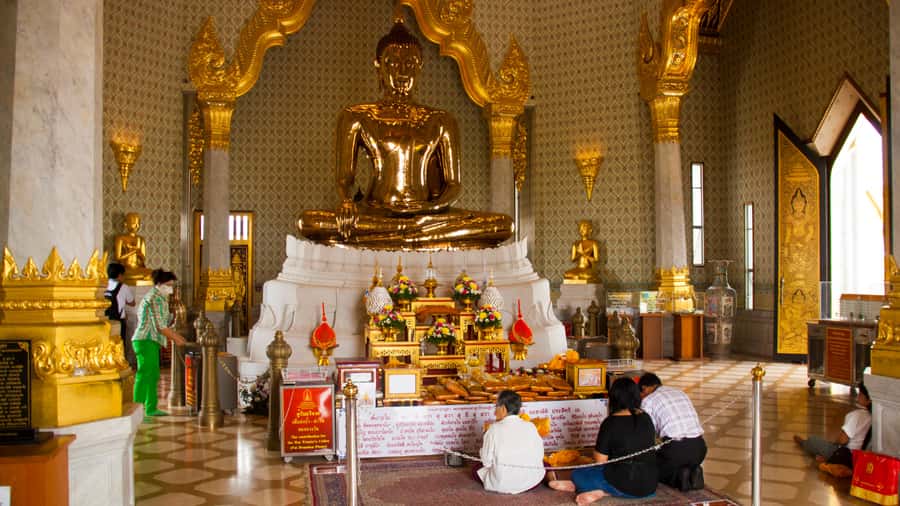 Bangkok: City Highlights Private Tour with Palace & Temples - Wat Traimit and Bangkok’s Chinatown