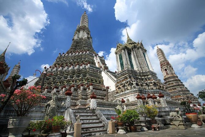 Bangkok City Highlights Tour: Grand Palace & Three Iconic Temples - Guides, group size, and the human element