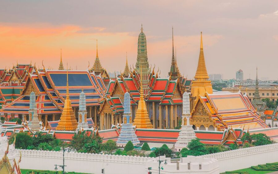 Bangkok: Grand Palace and Emerald Buddha Half-Day Tour - Outer Court offices and the first look at royal power