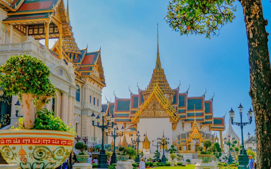 Bangkok: Grand Palace and Emerald Buddha Half-Day Tour - The Middle Court and Bangkok’s grandest buildings