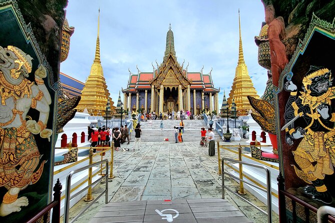 Bangkok Grand Palace and Temples Private Tour - Crossing to Wat Arun by the Chao Phraya River