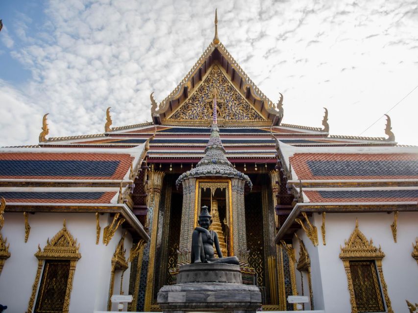 Bangkok: Grand Palace and Wat Arun Guided Walking Tour - Wat Arun and the riverside finish