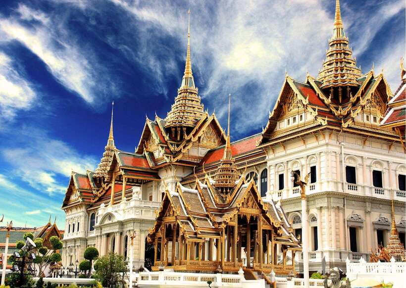 Bangkok: Grand Palace & Emerald Buddha Entry with Audioguide - What the $28 experience actually includes
