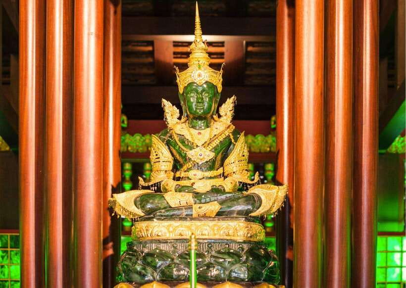Bangkok: Grand Palace & Emerald Buddha Entry with Audioguide - Wat Phra Kaew and the Emerald Buddha
