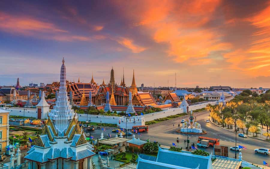 Bangkok: Grand Palace, Wat Arun & Giant Buddha Iconic Tour - Wat Arun, the Temple of Dawn