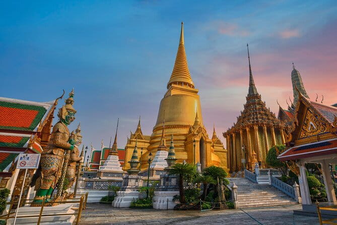 Bangkok: Grand Palace, Wat Pho and Chinatown Walking Tour - Three sides of Bangkok in one half-day