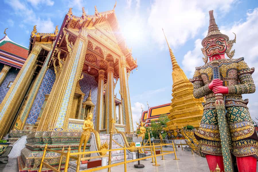 Bangkok: Grand Palace, Wat Pho, and Wat Arun Private Tour - Why a private temple tour helps in Bangkok