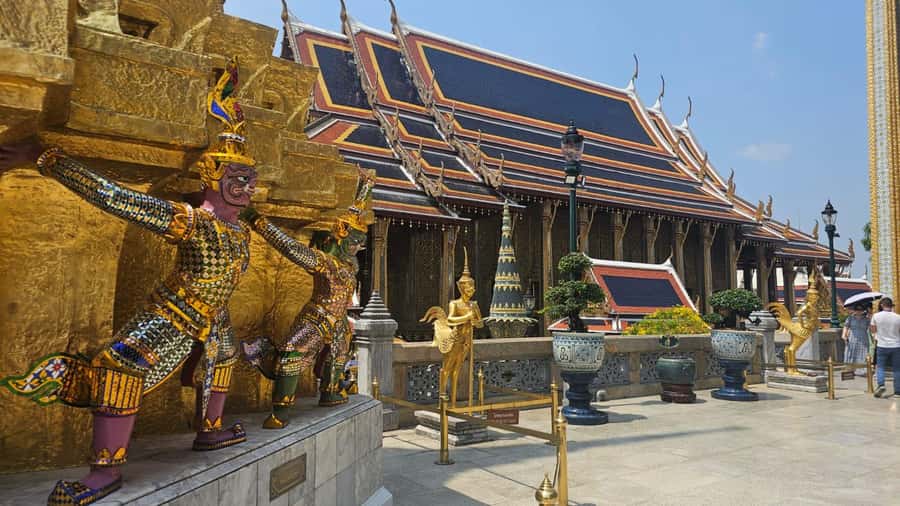 Bangkok: Grand Palace, Wat Pho & Long Tail Boat Tour - Heat, clothing, and physical demands