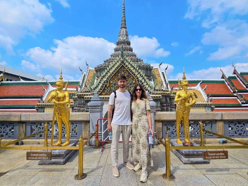 Bangkok: Grand Palace, Wat Pho, Wat Arun and Wat Sa Ket Tour - Lunch gives the schedule a needed pause