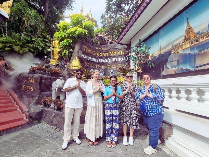 Bangkok: Grand Palace, Wat Pho, Wat Arun and Wat Sa Ket Tour - Guides turn a sightseeing route into a cultural lesson