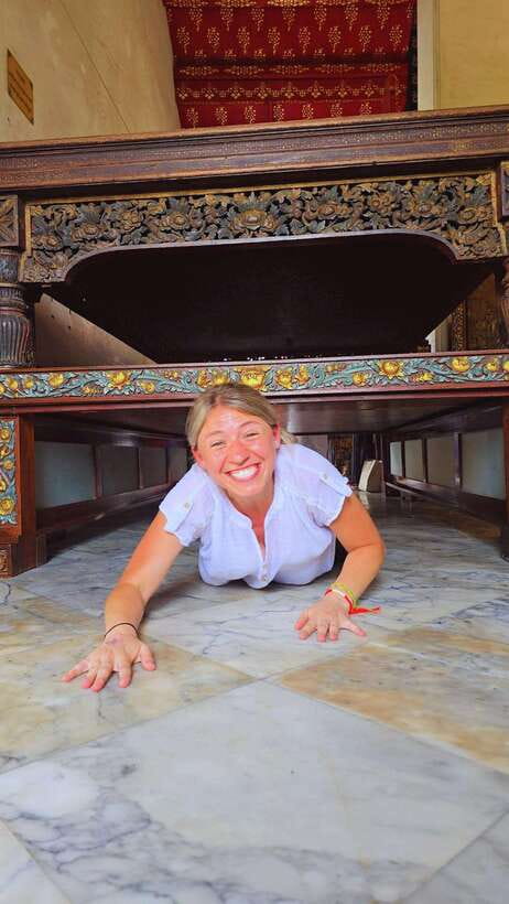 Bangkok: Grand Palace, Wat Pho, Wat Arun and Wat Sa Ket Tour - Transport, meeting points, and the final drop-off
