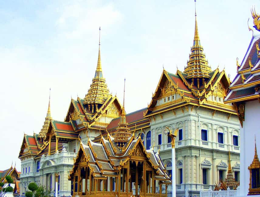 Bangkok: Grand Palace, Wat Pho & Wat Arun Tour in Italian - The tuk-tuk ride to Wat Pho