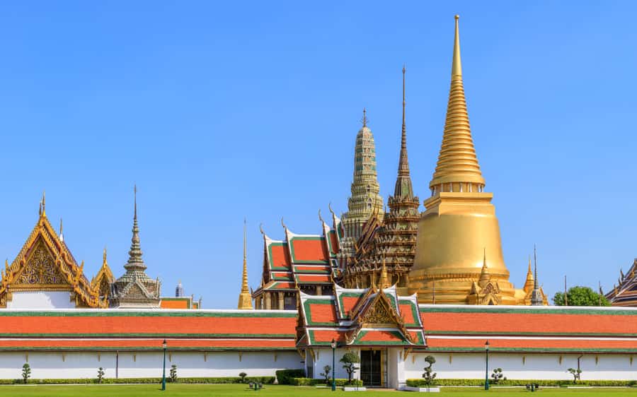 Bangkok: Grand Palace, Wat Pho, & Wat Arun Walking Tour - Lunch and the midday pause