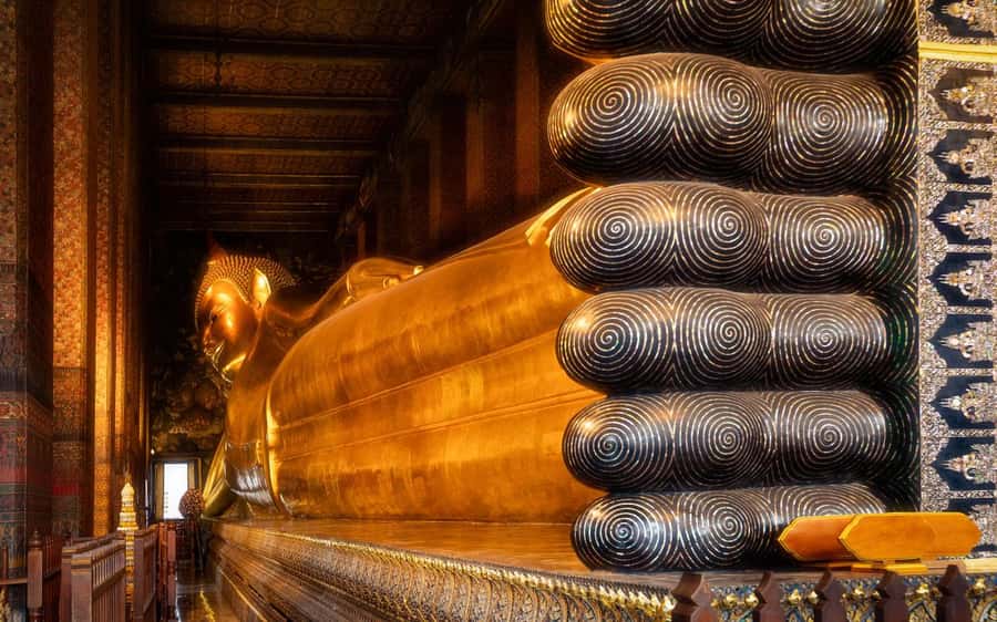 Bangkok: Grand Palace, Wat Pho, & Wat Arun Walking Tour - Crossing the Chao Phraya to Wat Arun