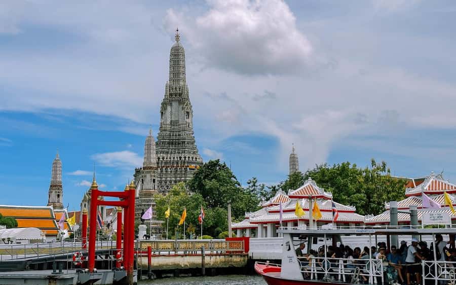 Bangkok: Grand Palace, Wat Pho, & Wat Arun Walking Tour - 8:45 AM at Wat Phra Kaew and the Grand Palace