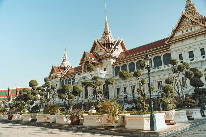 Bangkok Half Day Guided Tour: Grand Palace, Wat Arun & Wat Pho - Pak Khlong Talat and a tuk tuk ride
