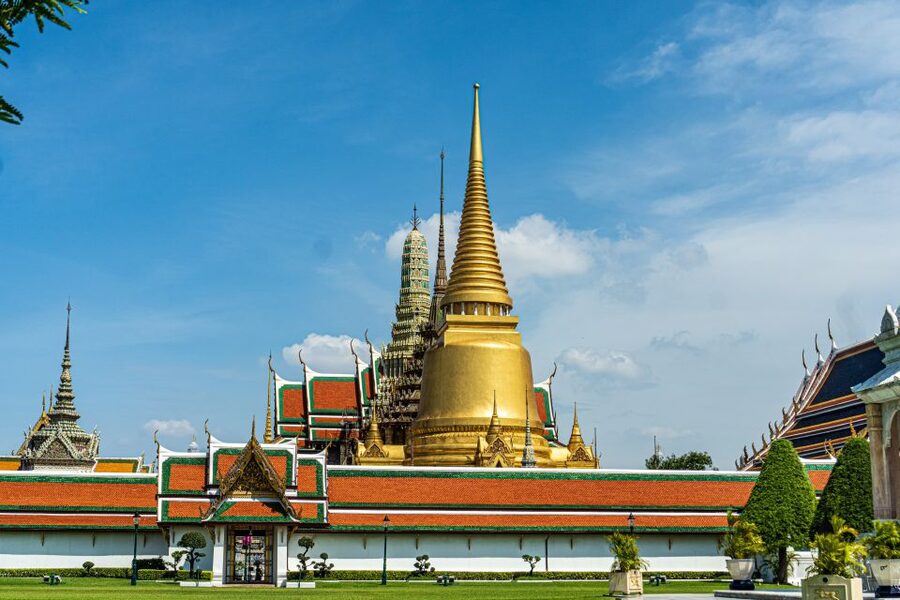 Bangkok: Half-Day Temple and Grand Palace Group Tour - Three Bangkok icons in one half-day