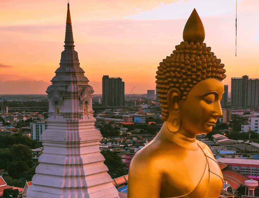 Bangkok: Highlights Tour wth Grand Palace & Must See Temples - Crossing the river to Wat Arun