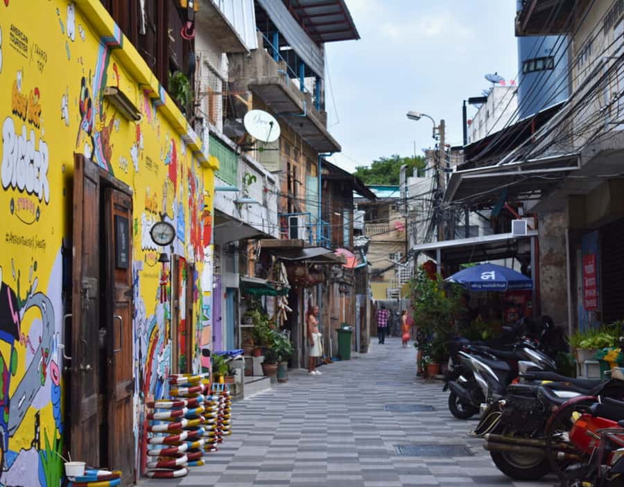 Bangkok: Highlights Tour wth Grand Palace & Must See Temples - Crossing into Thonburi at the Artist’s House