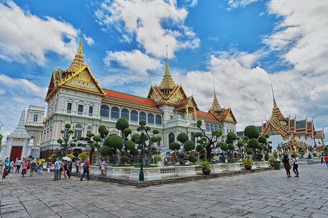 Bangkok Markets, Palaces and Temples Excursion - Mae Klong Railway Market and the train that cuts through it
